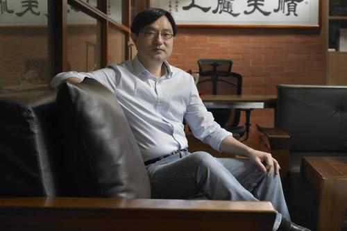 富士康|他在富士康干10年，却因请假被辞退，50岁创业，如今身价22亿