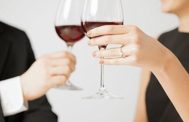 【排便】22岁少女腹大如球，入院就下了病危，父母却痛哭说：不要抢救了