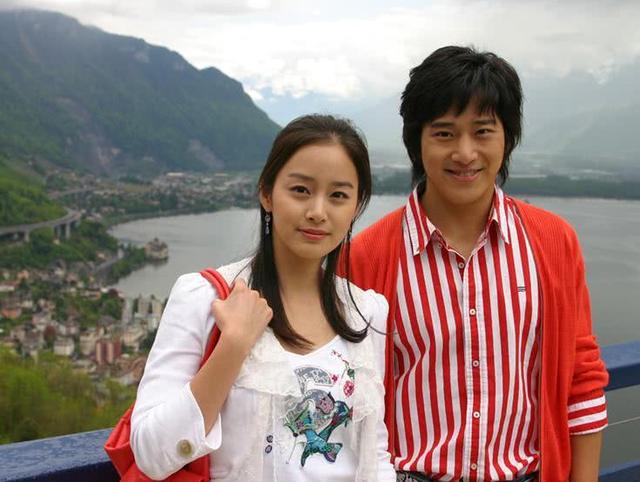 「李莞」金泰希弟弟婚后公开秀恩爱，李莞被手捧脸像小迷弟，眼神充满爱意