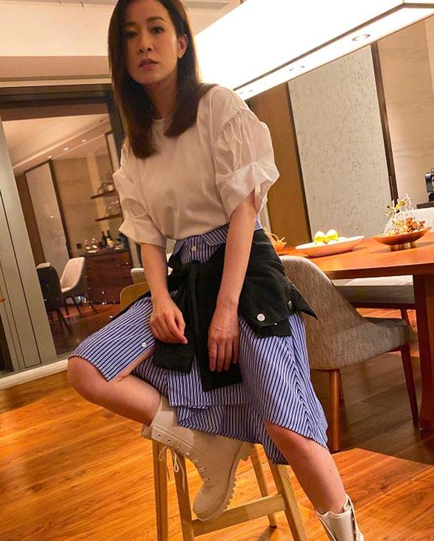 |参观港星佘诗曼的家,香港的房子都这么小吗,家具摆放都要很紧凑