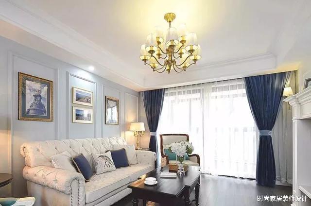 ▲客厅墙面这样装，非常漂亮，一看就很有档次！