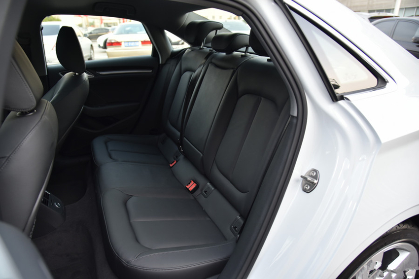 奥迪A3|跌至“亲民价”豪车！比思域还高级，30天卖9687辆，仅售14.5万