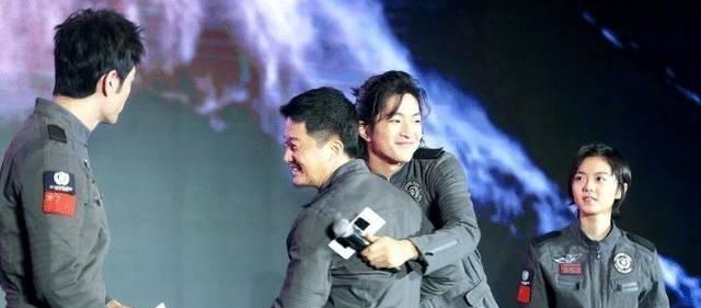 吴京|吴京捧出“白眼狼”，大红后竟反咬一口，如今无戏可拍跌入低谷！