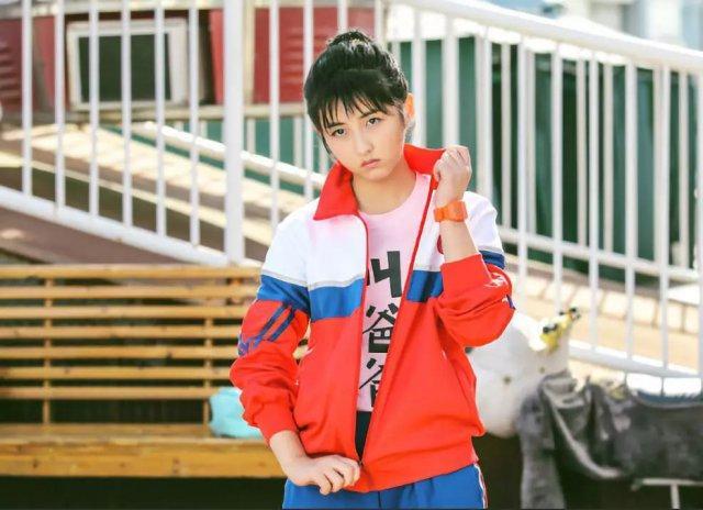 张子枫|这个01年小姑娘分明美如画，却不靠颜值靠实力，仅用13天就赚3亿