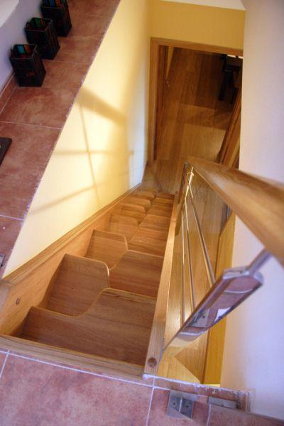 「」外国人可真有趣，楼梯踏步只装一半，左右错开，省一半装修费