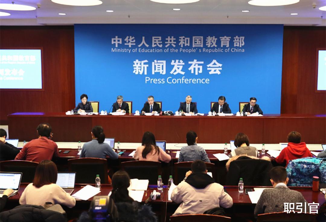 「教育部」今年这4类教师会被踢出行业，家长们看完拍手叫好：早该如此！