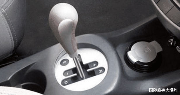『自动挡』自动挡N挡和D挡之间切换,要不要踩刹车?不懂就别乱踩