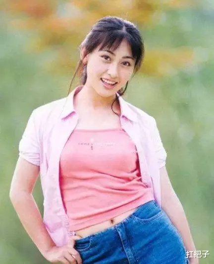 张铁林■曾与大25岁张铁林同居多年，后嫁大23岁演员息影，37岁成人生赢家