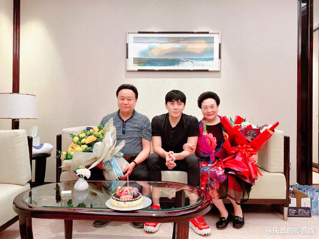 『秦昊』《婆婆和妈妈》首播，秦昊母亲最有趣，伊能静对婆婆有高招