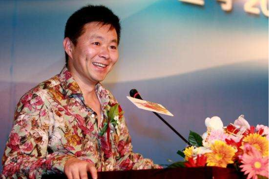 #春晚#4岁丧父,8次登上春晚,母亲放羊养大他,闪婚妻子竟是熟知的她