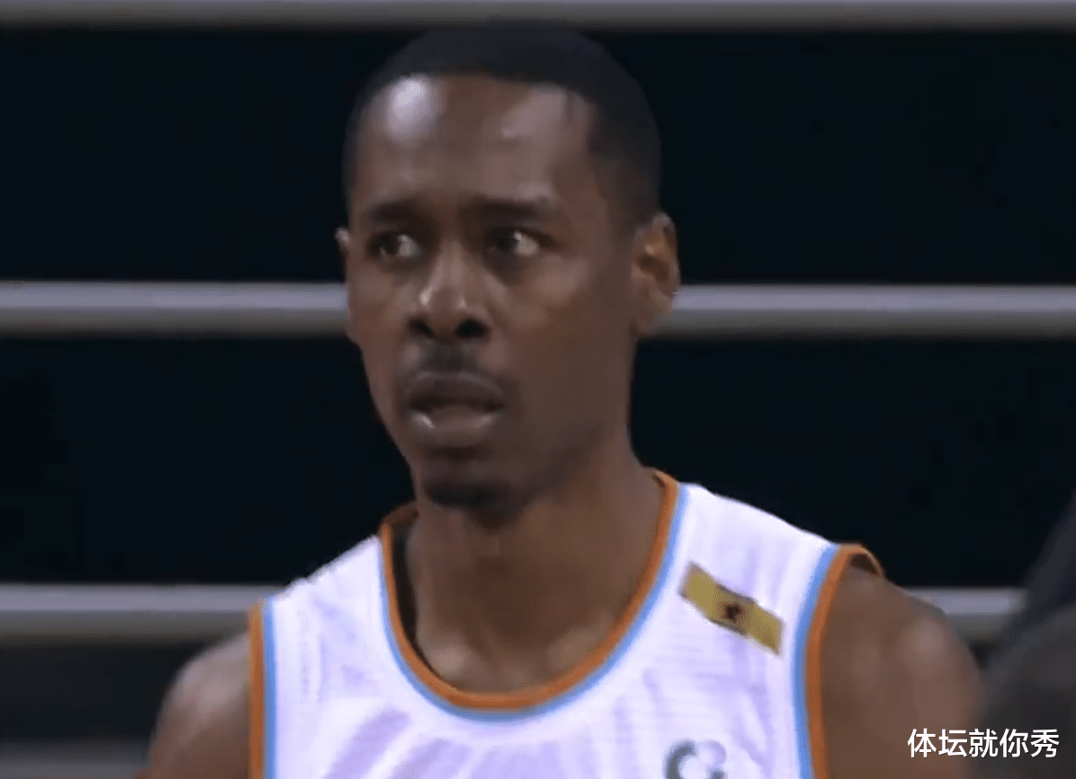 新疆男篮|周琦20中6仍大胜33分！新疆队亮出最强武器，杜锋和广东要小心了