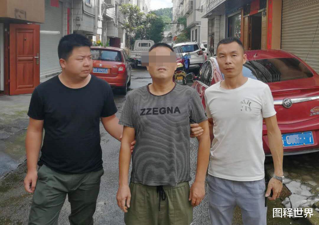 「」人死可复活？离世多年贵州男却在浙江出现？原是潜逃嫌犯冒名15年