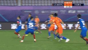 河南建业|太业余!建业后卫抬肘挥拳放倒对手,鲁能点球无争议,惨遭绝杀