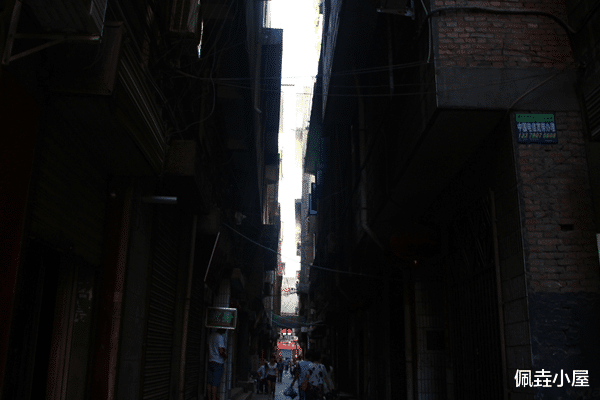 梯田|西安的城中村：曾经是受年轻人“欢迎”的地方，现在终于迎来终点