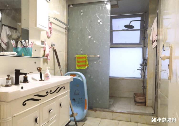 @参观140㎡大婚房,朋友都夸餐边柜有档次,我却更喜欢主卧的飘窗