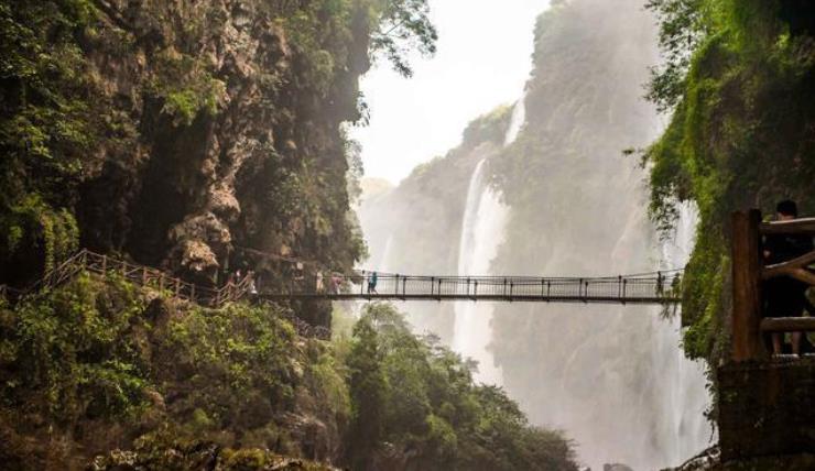 黄果树瀑布|这里才是我国的“瀑布王国”,比黄果树还壮观,72个瀑齐聚一峡