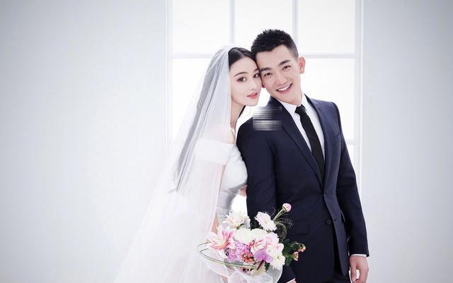 张馨予|“军嫂”张馨予罕秀恩爱！首公开家人，老公何捷与军人爷爷气质出众