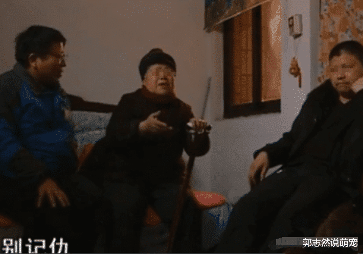 再婚二十五年后被赶出家门, 七旬母亲回家请求赡养, 儿子: 惹不起