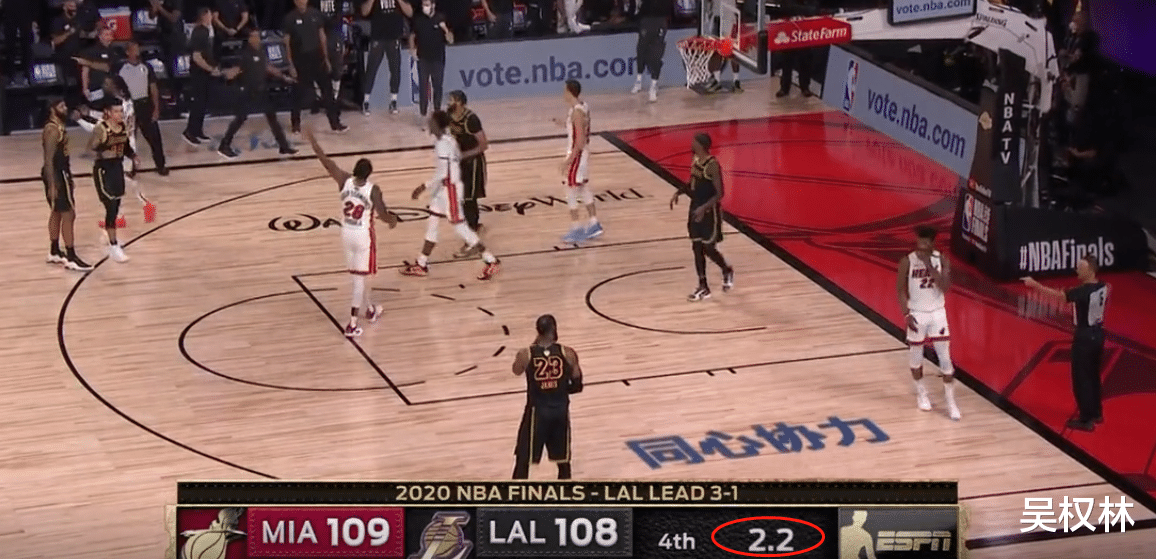 勒布朗·詹姆斯|仅剩6秒，大莫捡到篮板，詹皇招手要球，3秒后球飞出界，众人看懵