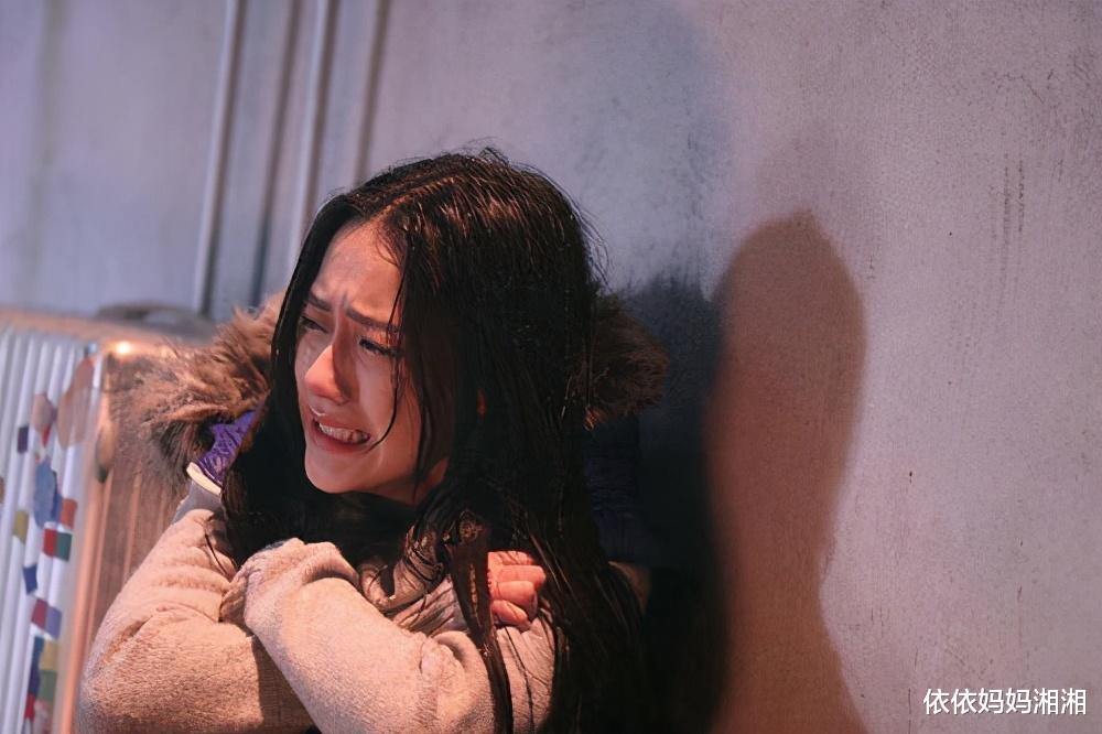 |女孩要苹果手机，男朋友却要送华为新款导致分手，网友：早该分