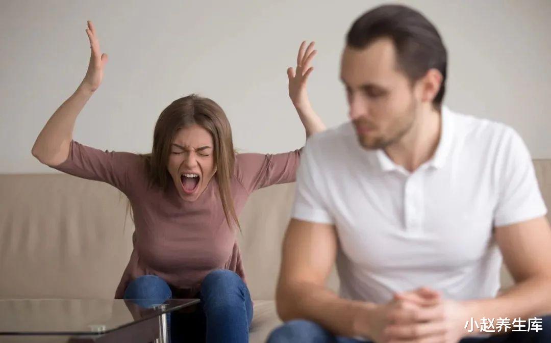 『肝脏』肝病“不痛不痒”，出现4种表现，趁早去查下肝功，小心发生癌变