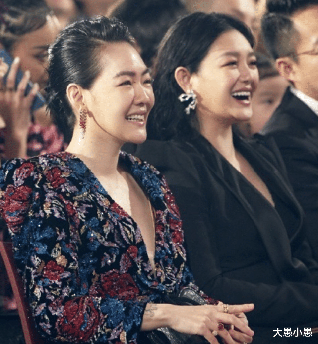 大S■大S也“装”不住了？二胎后发福明显，生图三层下巴的脸好真实