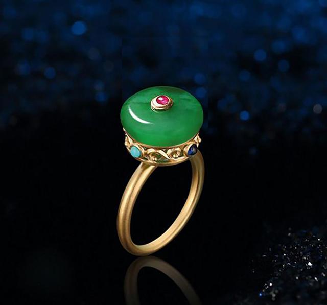 翡翠：翡翠戒指价格高昂，不小心磨花了怎么办？补救不难但一定要及时