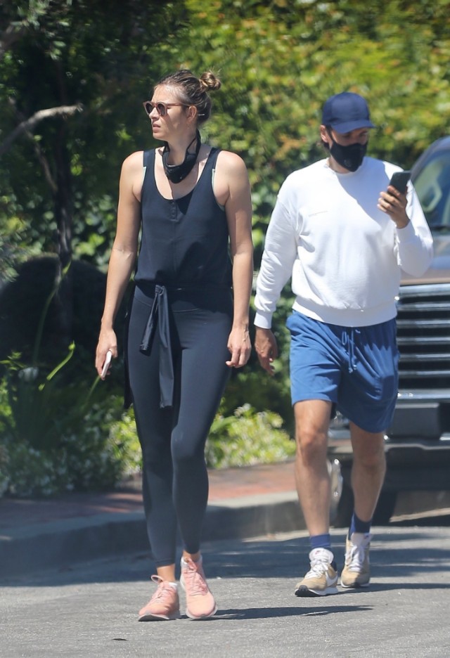 莎拉波娃|莎拉波娃晒浴室照，退役后变大妈，这洗澡水应该没人想喝！