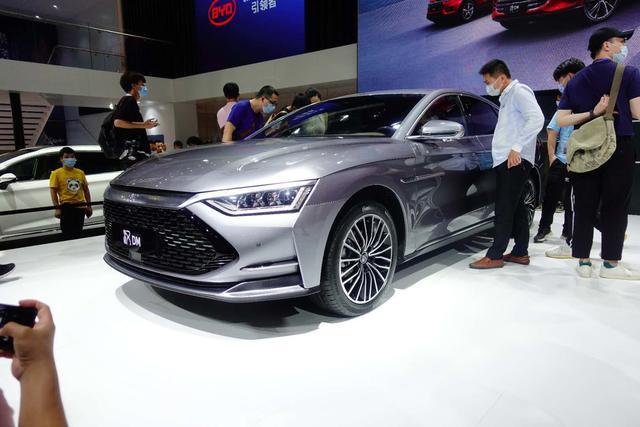 「比亚迪汉」比亚迪汉DM正式发布，加速仅4.7s、预售价23万，Model 3慌了？