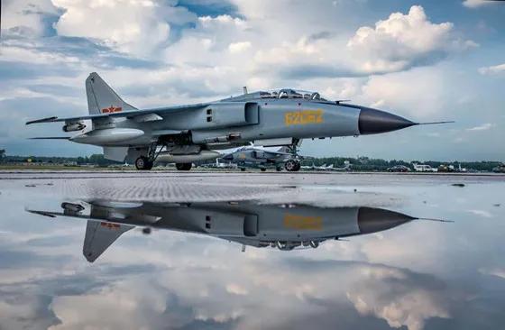 「轰炸机」沈飞不再隐藏！新型隐形轰炸机现身，比轰20更神秘