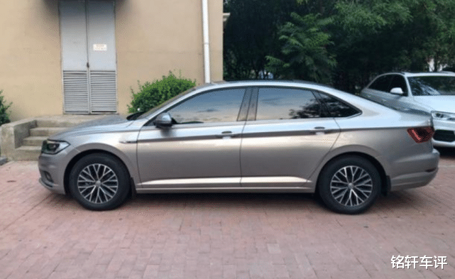 大众迈腾：15万提了一台“小迈腾”，配1.4T王牌动力，长近4米8感觉赚了