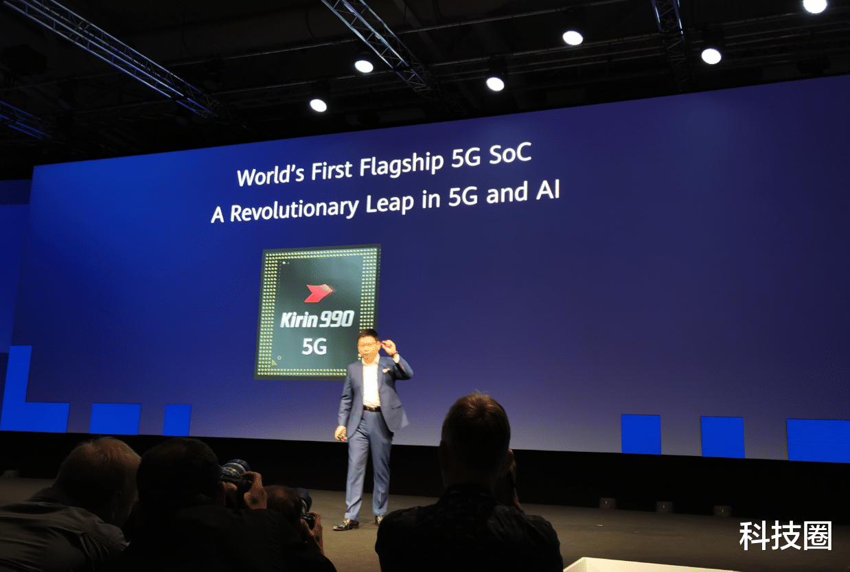 麒麟990@麒麟性能不敌骁龙865，但流畅度依旧完爆所有旗舰登顶榜首