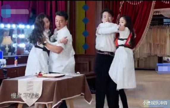 [郭麒麟]《跑男》郭麒麟张天爱一起做游戏，看清他手放的位置，弹幕真相了