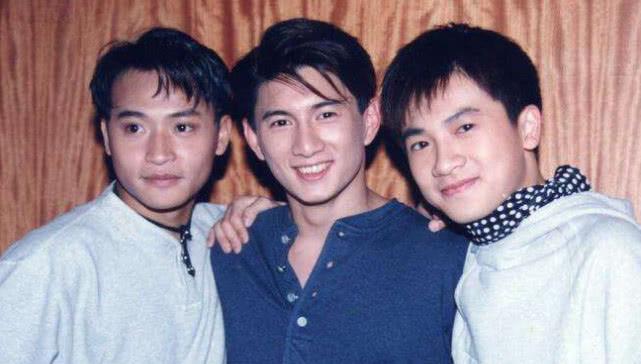 陈志朋|48岁陈志朋挑战“一分裤”，看到内八站姿之后，网友：难怪不红