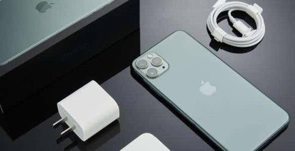 苹果:苹果11Pro Max向“618节”低头,看到跌的价格后:一部荣耀没了