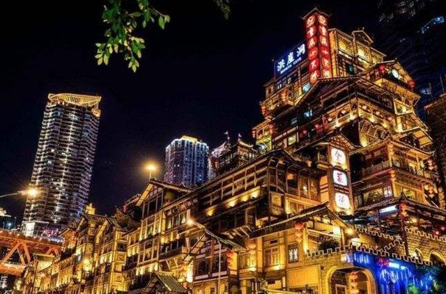 重庆@我国从不宰客的城市，适合穷游而且消费不高，游客去过一次还想去