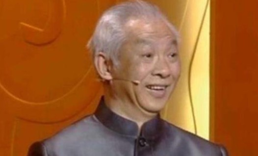 翡翠：大妈带“玉石花”鉴宝，称花20万买的，专家看后：您站稳我再报价