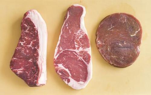 牛排@买牛排时，无论什么牌子，只要包装上写了这行字，它就是合成牛肉