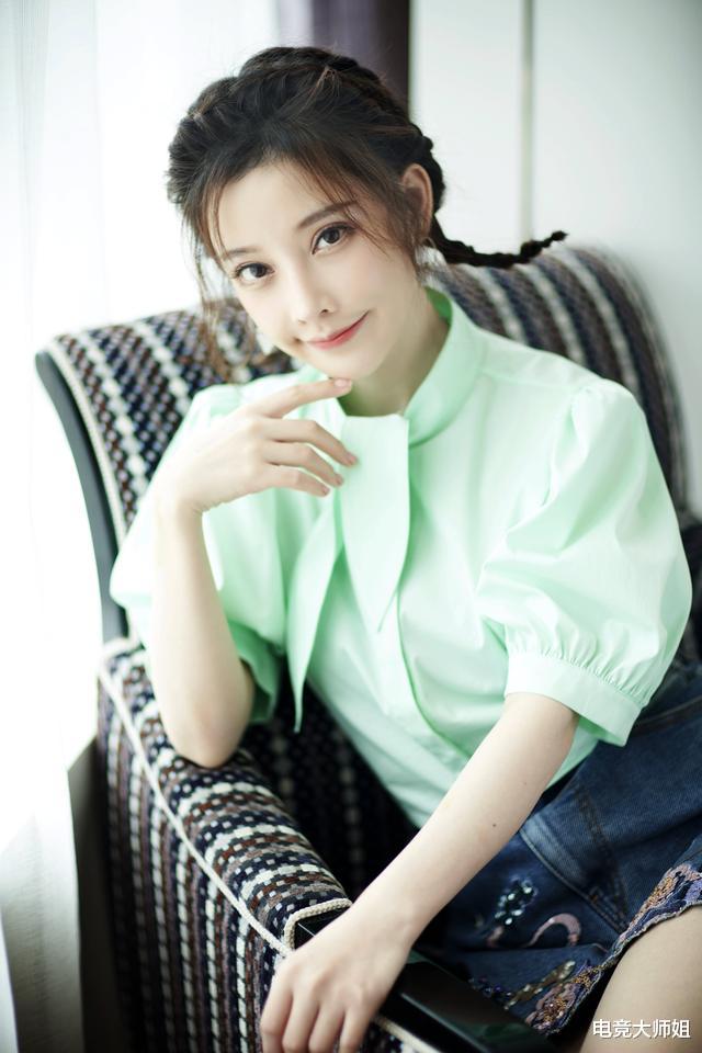 冯提莫|冯提莫又登上音乐节？网友们纷纷表示赞赏：这个甜美女孩太优秀了