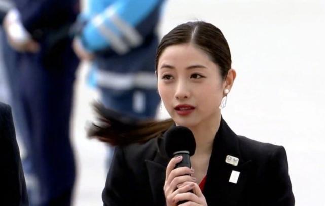 石原里美▲石原里美担任奥运圣火大使兼具火炬手，正装红裙优雅，运动装青春