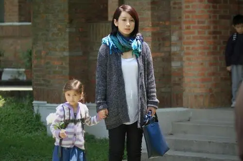 圣诞玫瑰:可怜的受害者或许才是带笑的施害者!《圣诞玫瑰》,小心带刺的诱惑