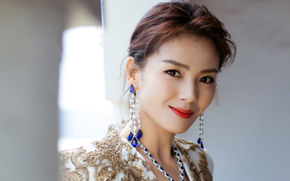 刘涛|刘涛被王自健“公主抱”,有谁注意到他手部动作?网友:细节见人品!