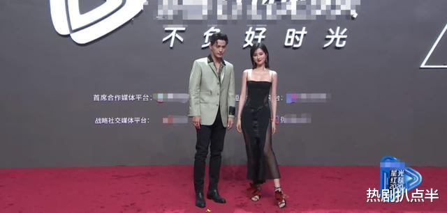 杨超越|红毯上同穿黑裙热巴气质碾压，杨超越长裙像垃圾袋，鞠婧祎输得惨