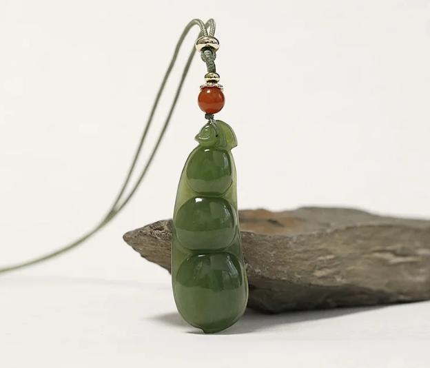 |怎样给小孩子挑选一件合适的和田玉挂饰？