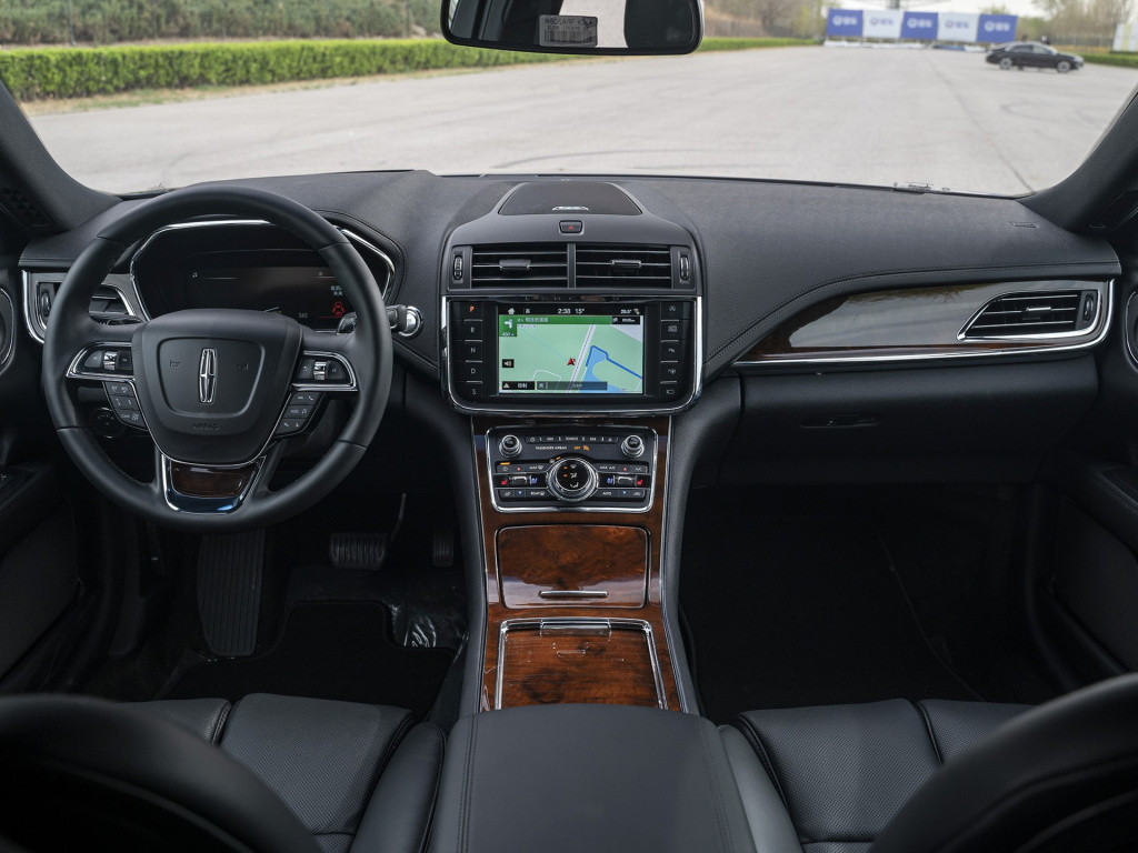 [b级车]40万最舒服的行政C级车，车长5米1标配可变悬架，还有航空头枕