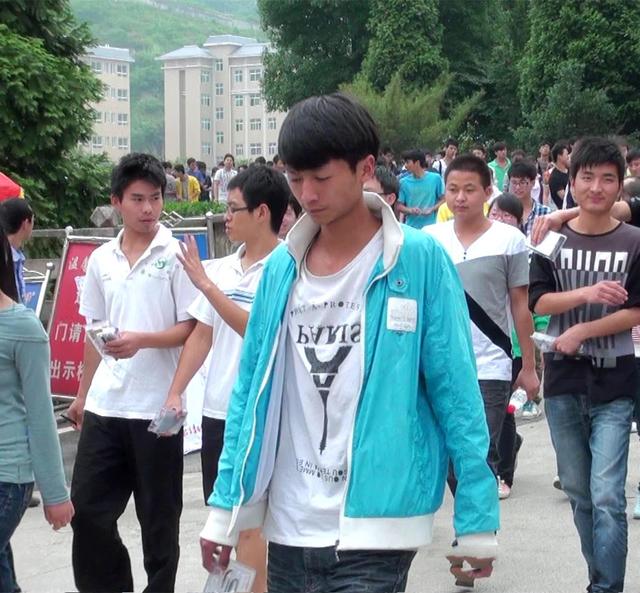 |2008年，同时在高考试卷上抨击高考制度的三个考生，最终结局如何