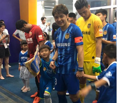 「中超」中国球员硕果仅存的感动！37岁老将6块腹肌，打遍国足甲A中超中甲