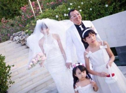 徐华凤|徐华凤:19岁走红,“逼宫”7年嫁豪门,上位3年全身长满肿瘤病逝