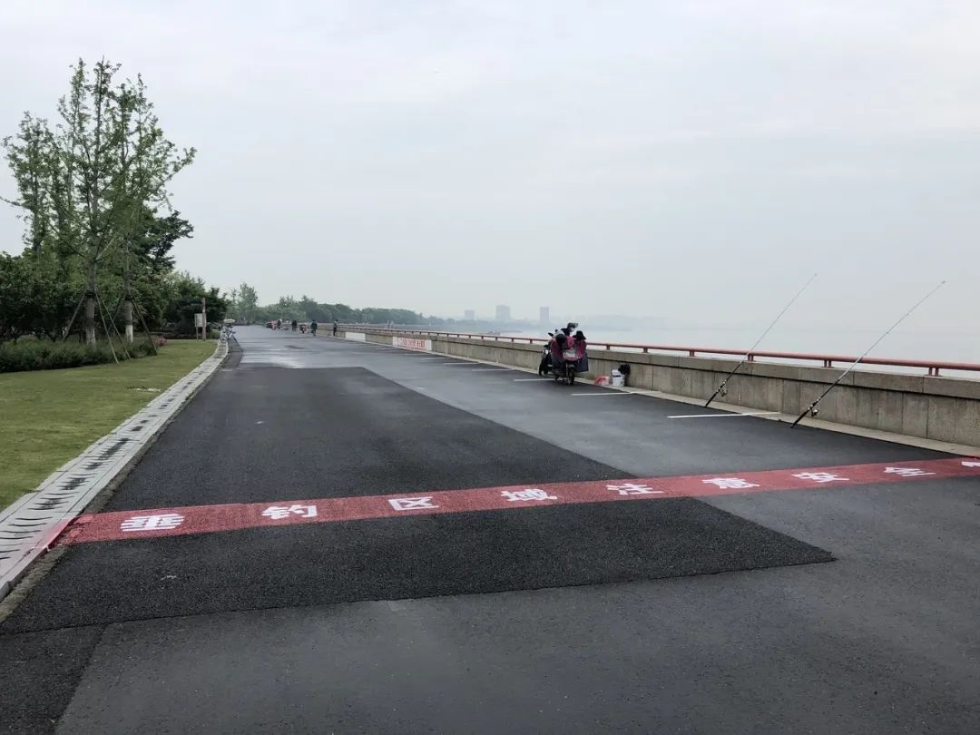 [钱塘江]钱塘江边新设一处垂钓区，221个钓位，“五一”期间试运行！