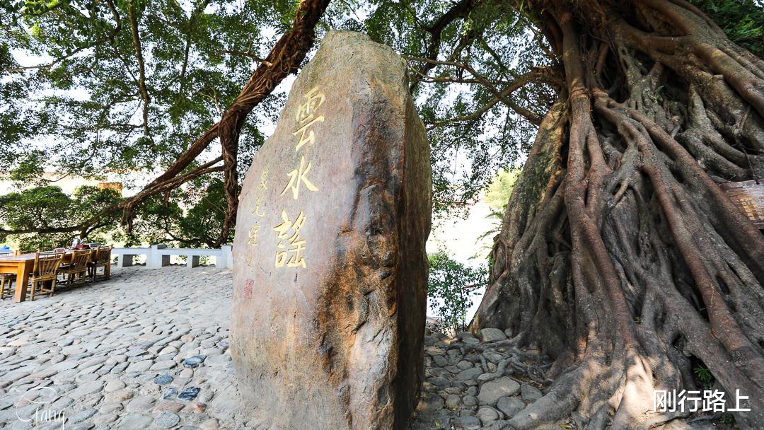 电影@因为一部电影云水谣而驰名中外，这个村子改名，每年吸引游人无数